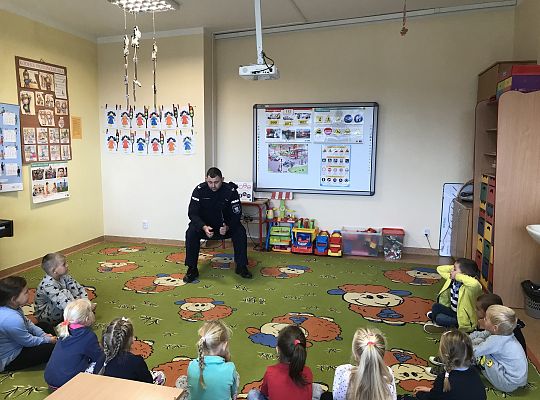 "Przedszkolak bezpieczny na drodze" - Spotkanie z Panem Policjantem.