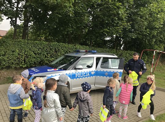 "Przedszkolak bezpieczny na drodze" - Spotkanie z Panem Policjantem.