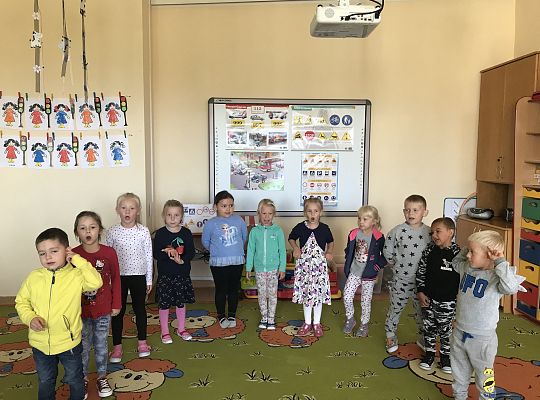 "Przedszkolak bezpieczny na drodze" - Spotkanie z Panem Policjantem.