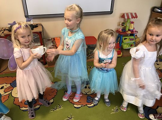 "Międzynarodowy Dzień Postaci z Bajek".