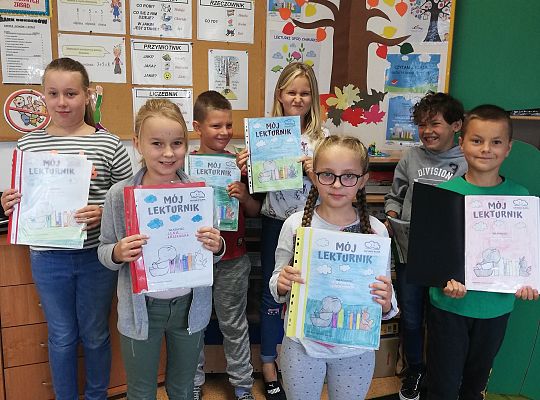 Klasa III zakończyła realizację I modułu międzynarodowego projektu CZYTAM Z KLASĄ lekturki spod chmurki