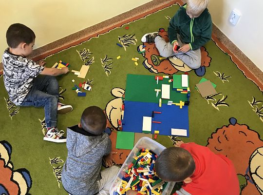 Podczas zabaw dowolnych.