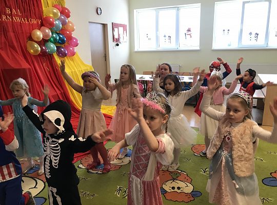 "Bal karnawałowy".