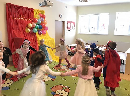 "Bal karnawałowy".