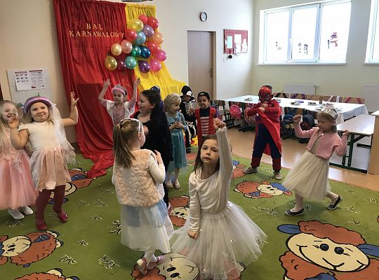 "Bal karnawałowy".