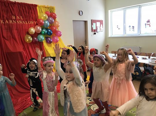 "Bal karnawałowy".