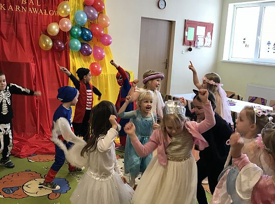 "Bal karnawałowy".