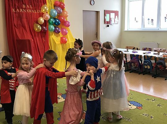 "Bal karnawałowy".