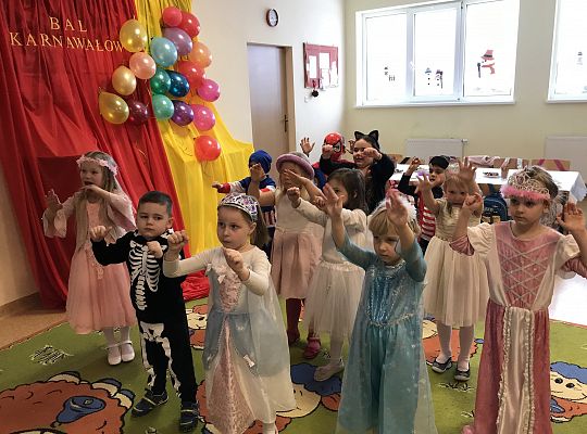 "Bal karnawałowy".