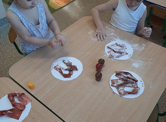 Tłusty czwartek-papierowe faworki