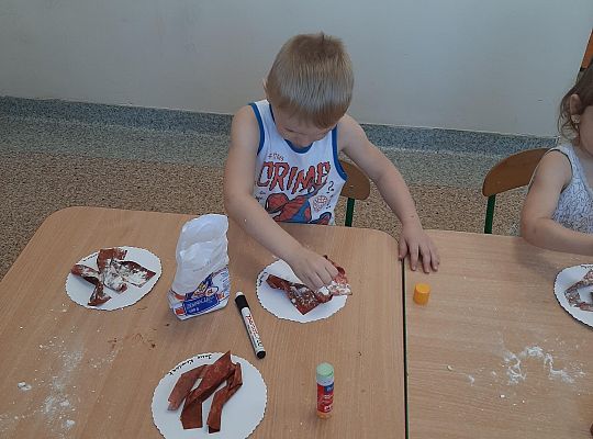 Tłusty czwartek-papierowe faworki