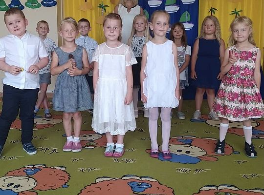 Uroczyste zakończenie roku szkolnego - pożegnanie 6-latków.