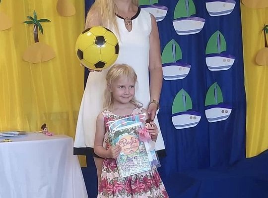 Uroczyste zakończenie roku szkolnego - pożegnanie 6-latków.