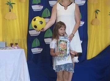 Uroczyste zakończenie roku szkolnego - pożegnanie 6-latków.