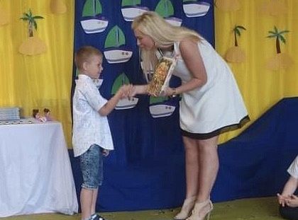 Uroczyste zakończenie roku szkolnego - pożegnanie 6-latków.