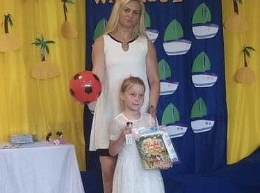 Uroczyste zakończenie roku szkolnego - pożegnanie 6-latków.