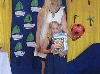 Uroczyste zakończenie roku szkolnego - pożegnanie 6-latków.