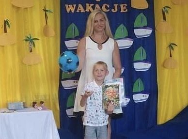 Uroczyste zakończenie roku szkolnego - pożegnanie 6-latków.