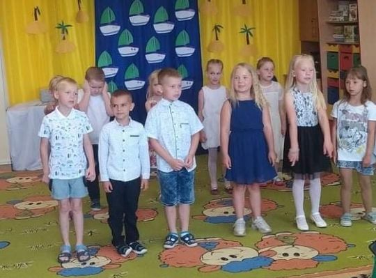 Uroczyste zakończenie roku szkolnego - pożegnanie 6-latków.