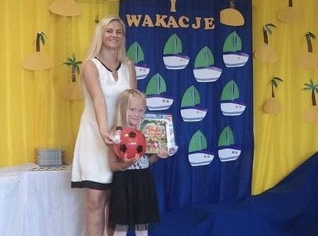 Uroczyste zakończenie roku szkolnego - pożegnanie 6-latków.