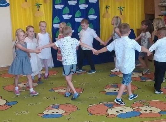 Uroczyste zakończenie roku szkolnego - pożegnanie 6-latków.