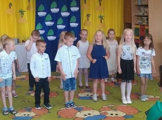 Uroczyste zakończenie roku szkolnego - pożegnanie 6-latków.