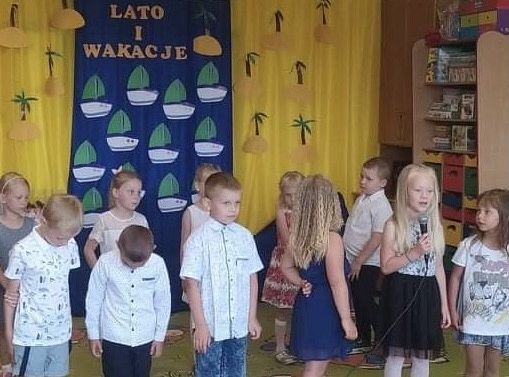 Uroczyste zakończenie roku szkolnego - pożegnanie 6-latków.