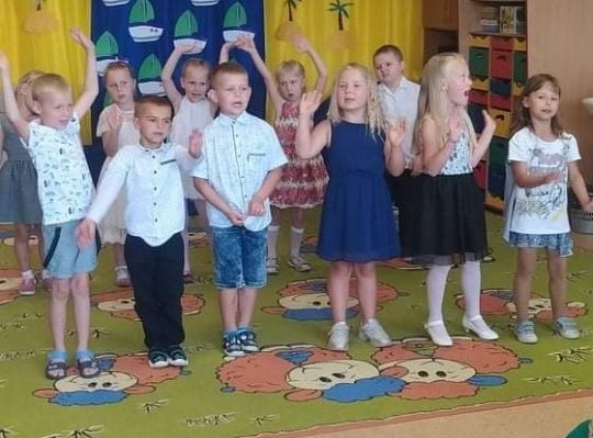 Uroczyste zakończenie roku szkolnego - pożegnanie 6-latków.