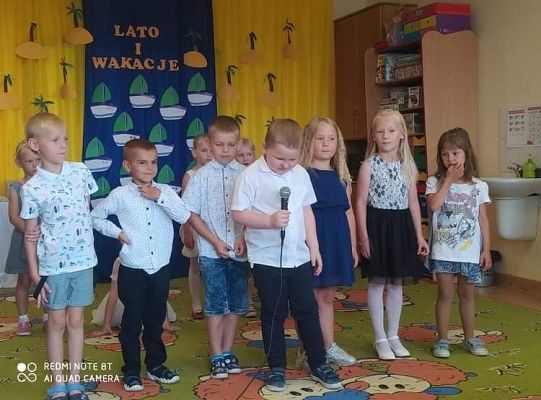 Uroczyste zakończenie roku szkolnego - pożegnanie 6-latków.