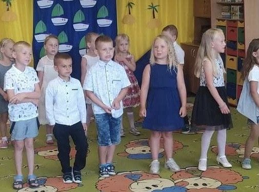 Uroczyste zakończenie roku szkolnego - pożegnanie 6-latków.