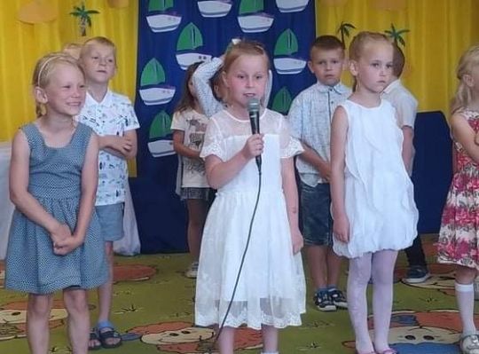 Uroczyste zakończenie roku szkolnego - pożegnanie 6-latków.