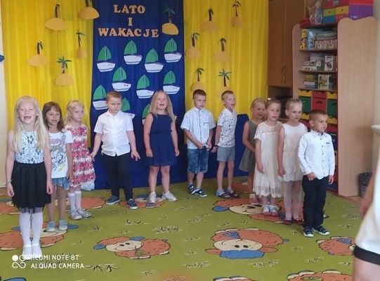 Uroczyste zakończenie roku szkolnego - pożegnanie 6-latków.