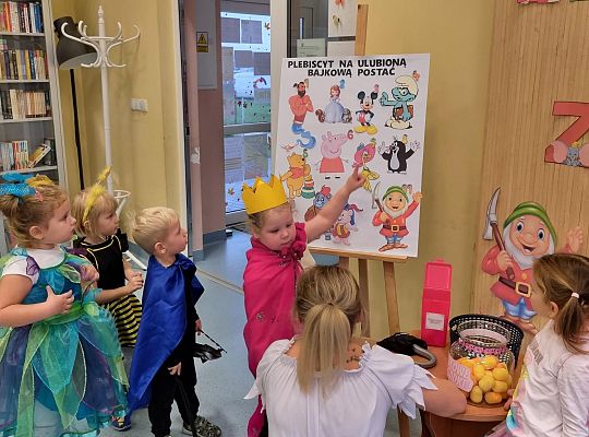 Dzień postaci  z bajek w Punkcie Przedszkolnym w Brzeźnie