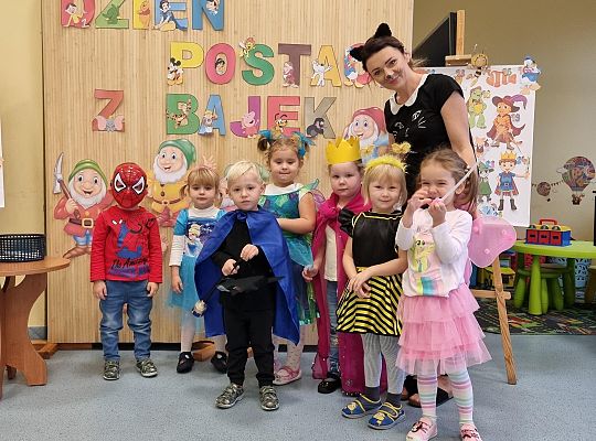 Dzień postaci  z bajek w Punkcie Przedszkolnym w Brzeźnie