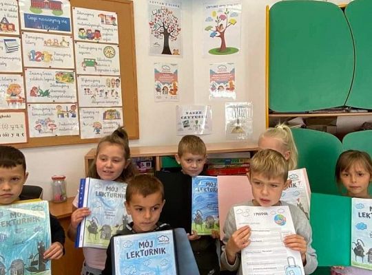 Czytam z klasą. Lekturki spod chmurki